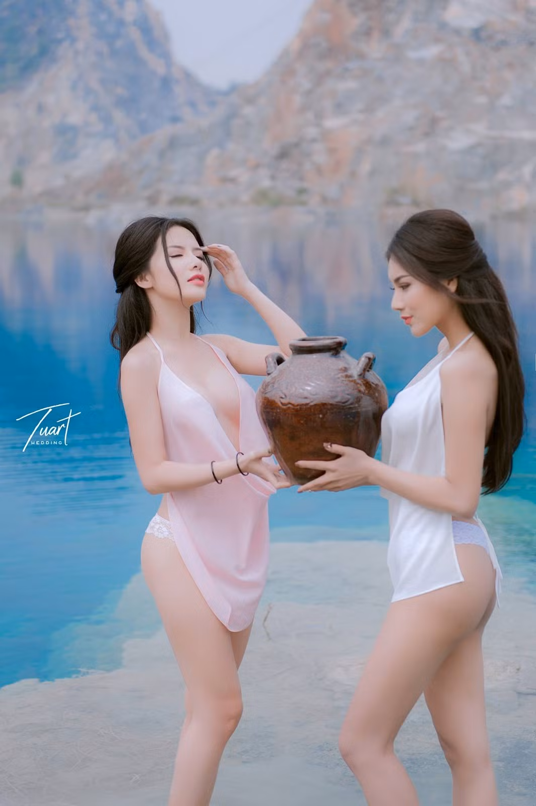 Nguyễn Quỳnh hay còn gọi là Quỳnh Ruby, là một trong 2 cô gái từng gây xôn xao trên mạng xã hội cách đây khoảng 7 năm, từ năm 2017 bởi bộ ảnh chụp ở Tuyệt Tình Cốc Hải Phòng.