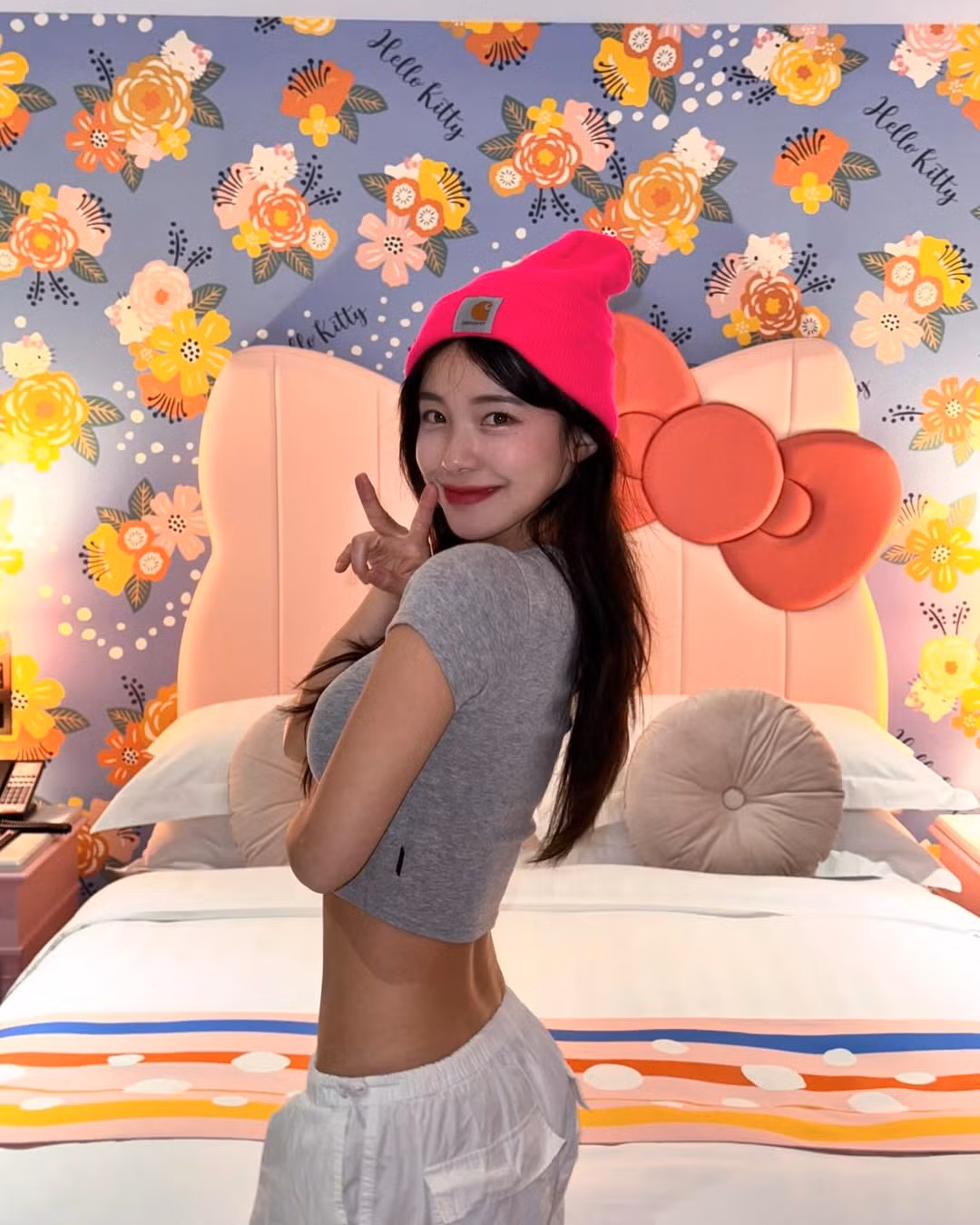 Thân hình "đẹp đến từng cen-ti-met" khiến người xem không thể rời mắt.