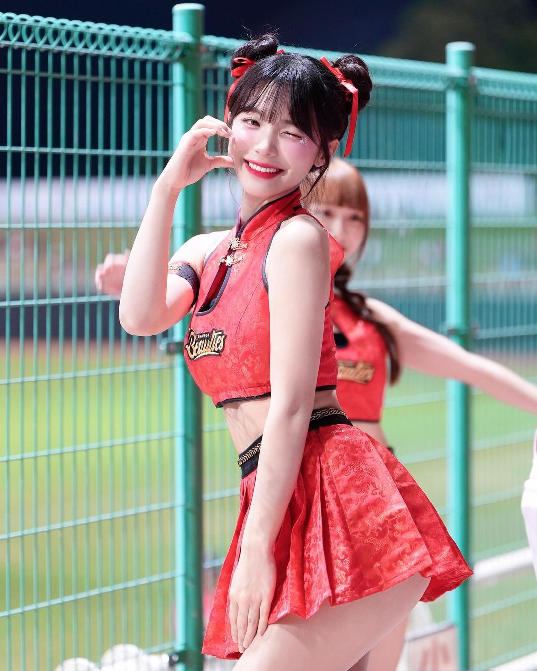 Cô được nhiều người ưu ái đặt biệt danh là "hot girl cổ vũ", "nữ thần cổ vũ" hay "búp bê cổ vũ".