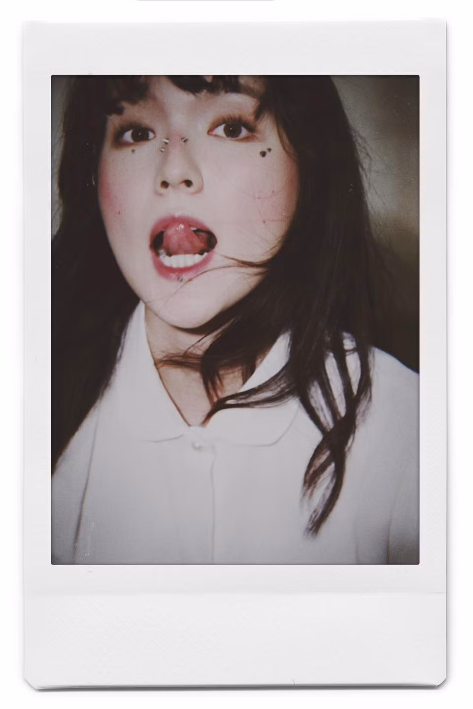 Từ khi đầu quân cho công ty của Sơn Tùng, Hải Tú chỉ xuất hiện vỏn vẹn trong 2 MV ca nhạc, sau đó là quãng thời gian ở ẩn lâu dài sau khi vướng ồn ào tình cảm.