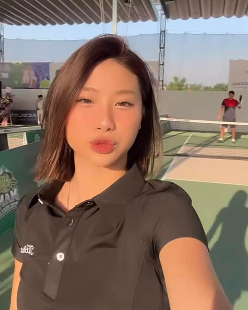 Cách đây ít ngày, cô nàng cũng khoe khoảnh khắc đi tập chơi golf cùng bạn trai Việt kiều.