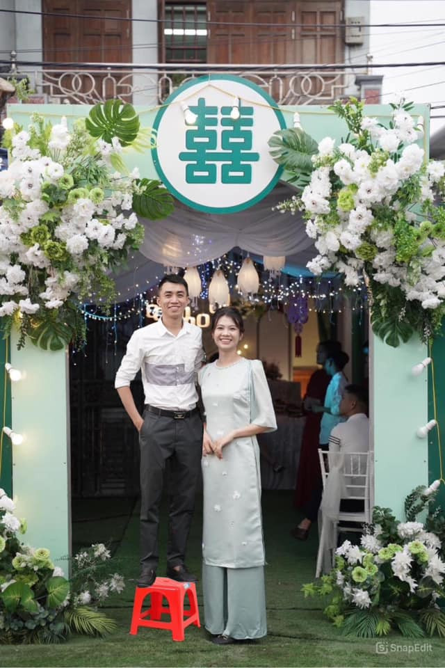 Cao hơn hẳn 1 cái đầu luôn nhé.