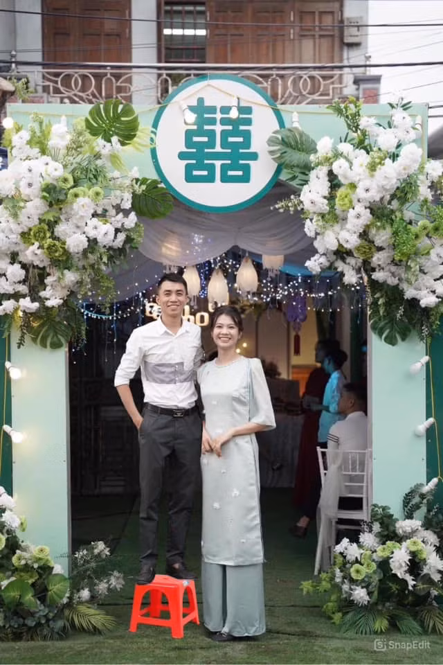 Cao hơn hẳn 1 cái đầu luôn nhé.