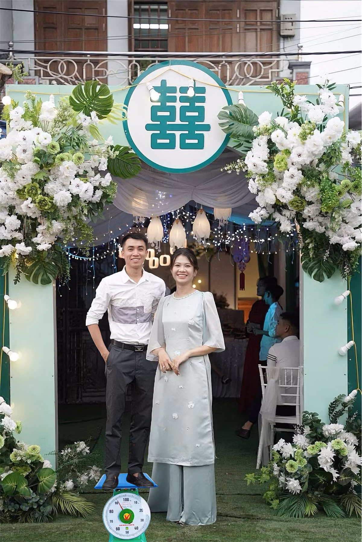 Rất nhanh, nhiều người đã lập tức "giúp đỡ" chính chủ. Thế nhưng nhìn thành quả thế này không biết cô gái nên khóc hay cười.