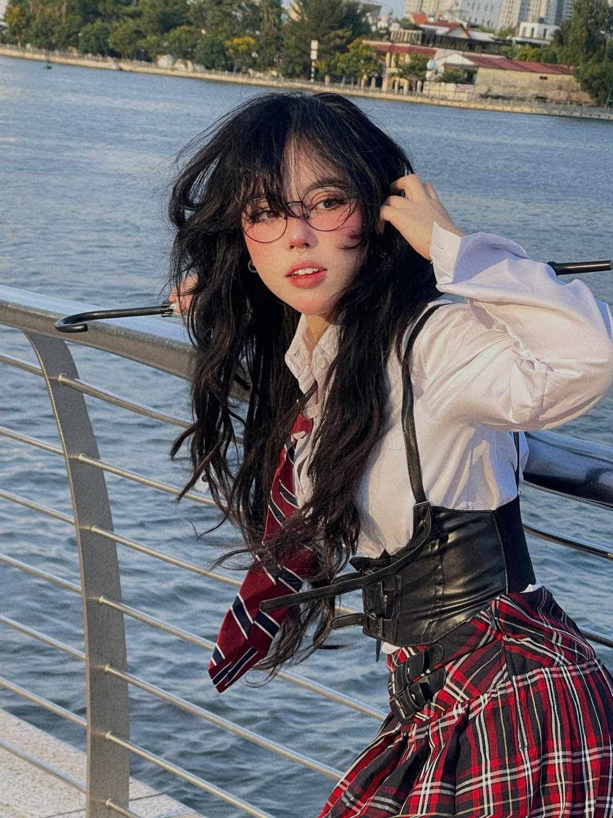 Với sắc vóc và gu thời trang ấn tượng, cô nàng được rất nhiều nhãn hàng mời làm mẫu ảnh. (Ảnh: FBNV)