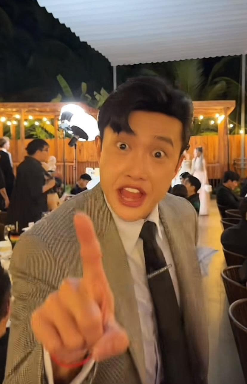 Là người có tính cách cởi mở, vui vẻ, diễn viên Quốc Trường nhanh chóng gia nhập vào hội những người đu trend "nín".