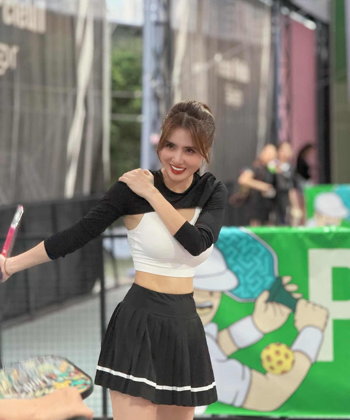 Bên dưới bài đăng dân tình hết lời khen ngợi nhan sắc và vóc dáng của Khánh Chi.