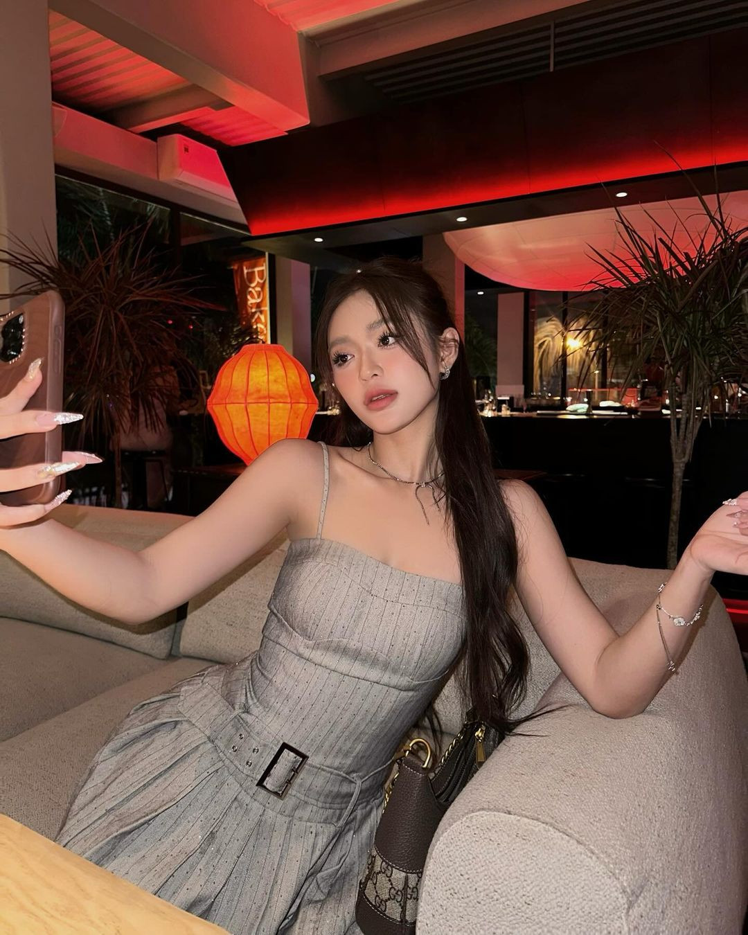 Cô nàng được những người xung quanh nhận xét là kiểu người thân thiện, hòa đồng, dễ gần dễ mến. (Ảnh: IGNV)