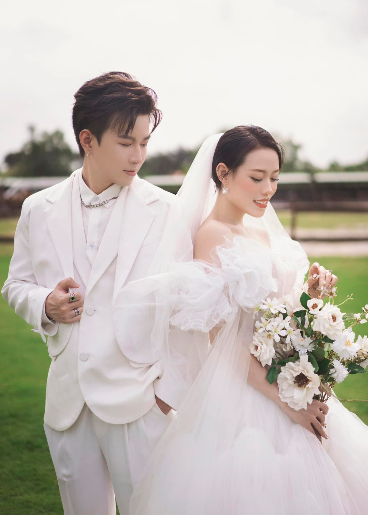 Cặp đôi thực hiện ảnh cưới với rất nhiều concept khác nhau.