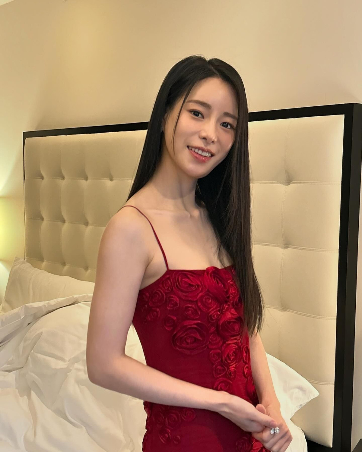 Ngoài ra, cô còn thích chơi thể thao, trong đó có bộ môn golf. Trong chuyến nghỉ dưỡng tại Nha Trang, cô nàng cũng tranh thủ check-in trên sân golf.