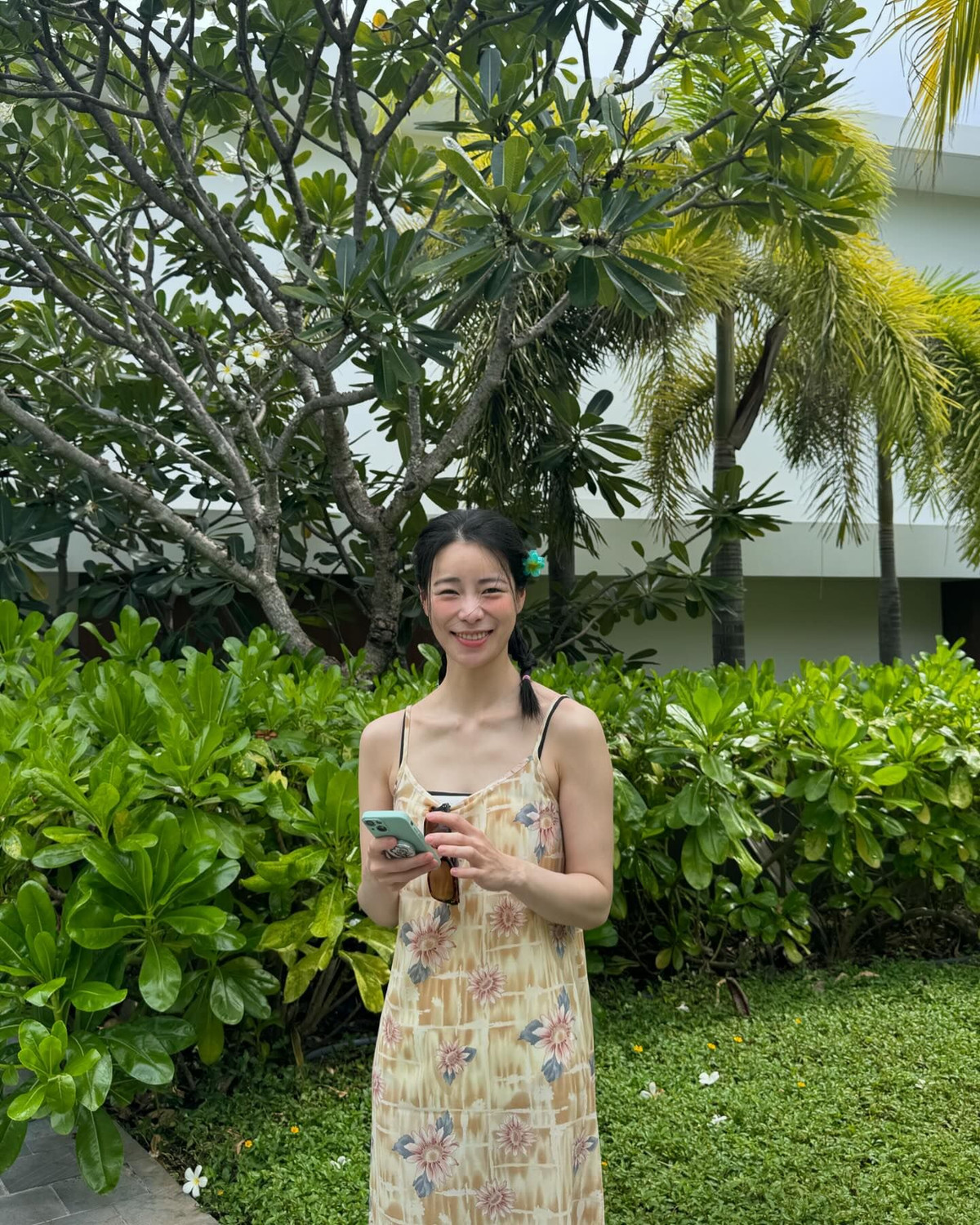 Dưới loạt hình, diễn viên chú thích ngắn gọn: "Nha Trang".