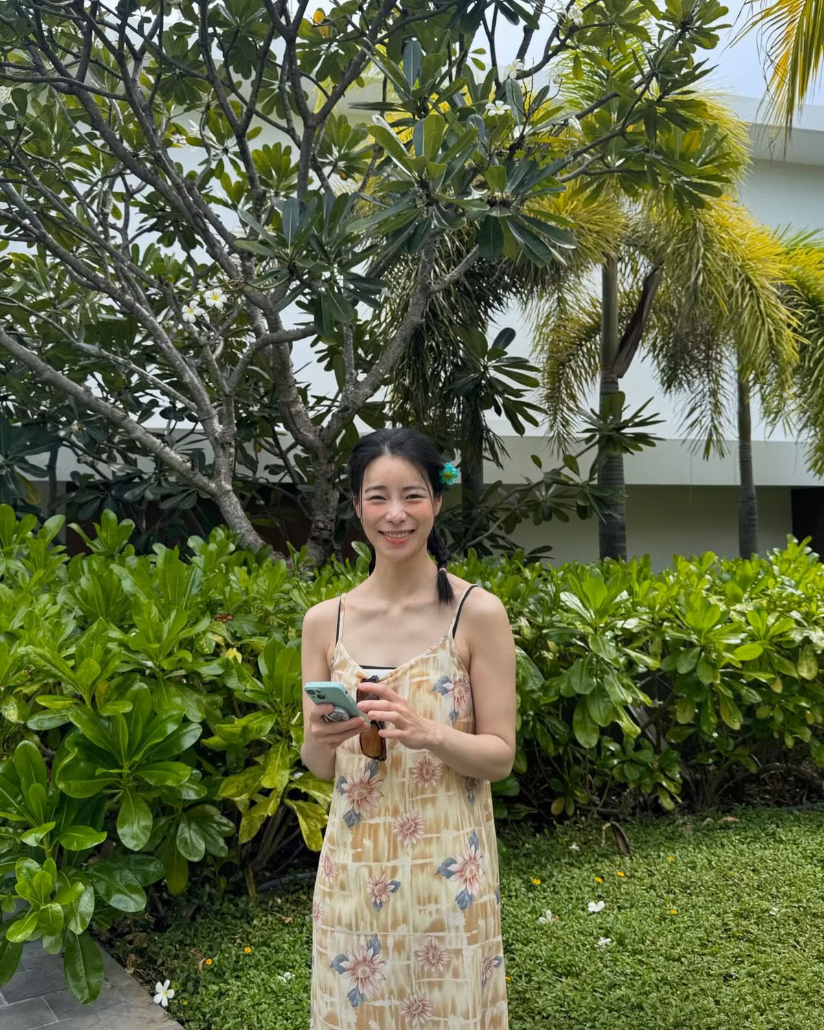 Dưới loạt hình, diễn viên chú thích ngắn gọn: "Nha Trang".