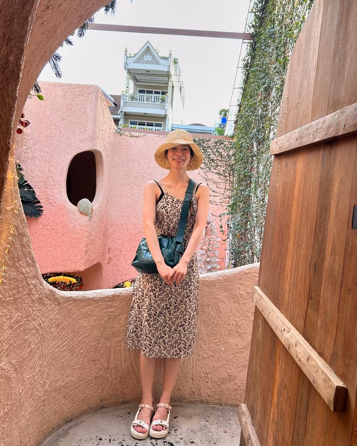 Lim Ji Yeon mê du lịch. Thời gian không bận rộn với lịch trình đóng phim, cô thường đến nhiều địa danh nổi tiếng trên thế giới để thăm thú, nghỉ dưỡng.