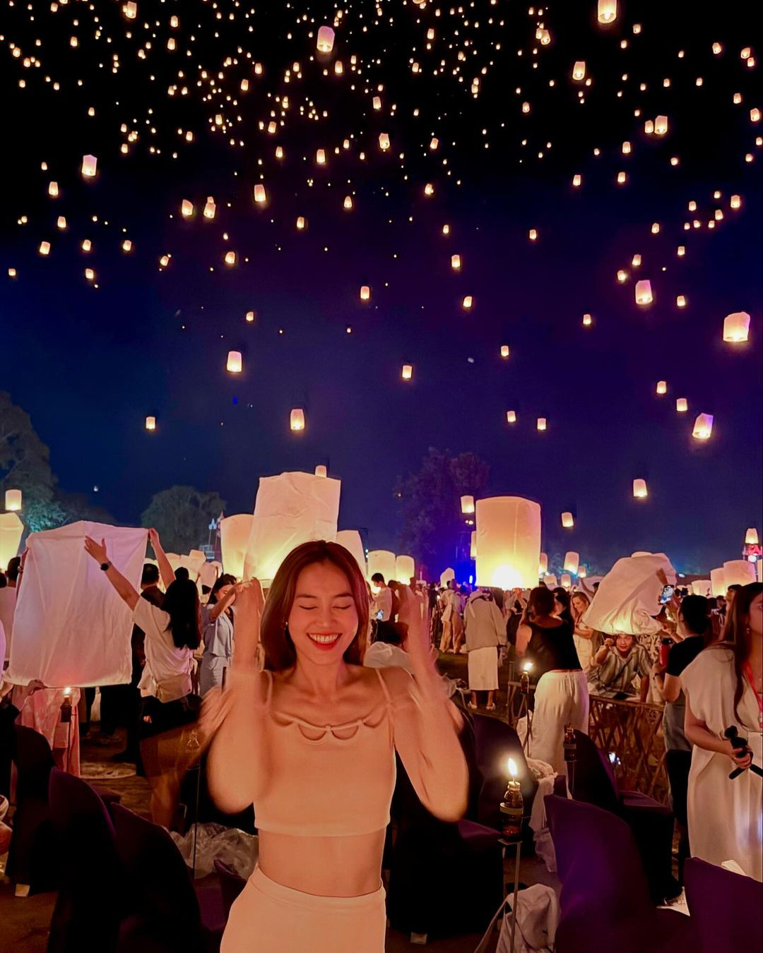 Xuất hiện trong lễ hội, Lan Ngọc lựa chọn thiết kế set váy màu be ôm sát, khoe thân hình không mỡ thừa. (Ảnh: IGNV)