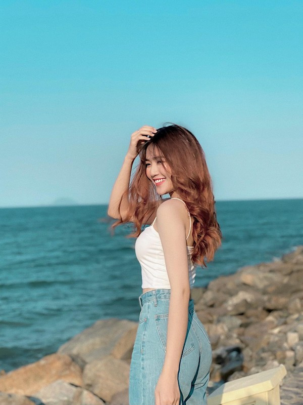 Khoảng thời gian sau đó, cô gây chú ý khi xuất hiện trong bộ phim “Chuyến đi của thanh xuân” của đạo diễn Nguyễn Quang Dũng với sự tham gia của Sơn Tùng và dàn ngôi sao khác như Jun Vũ, Will, Yoon Trần.