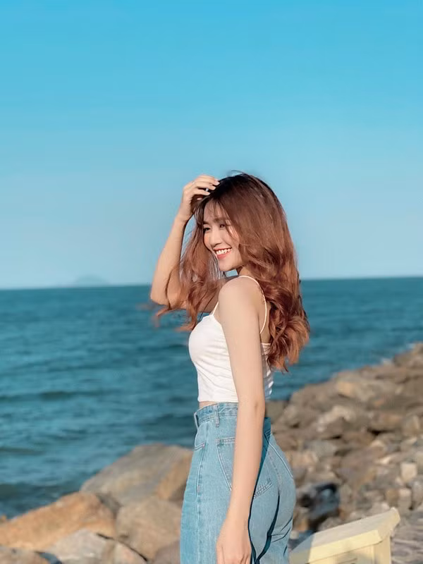 Khoảng thời gian sau đó, cô gây chú ý khi xuất hiện trong bộ phim “Chuyến đi của thanh xuân” của đạo diễn Nguyễn Quang Dũng với sự tham gia của Sơn Tùng và dàn ngôi sao khác như Jun Vũ, Will, Yoon Trần.