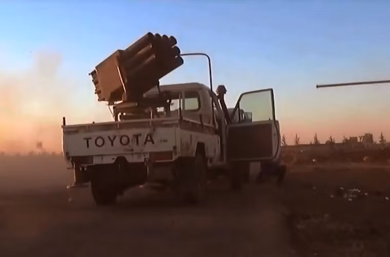 “Pháo phản lực tự hành”.