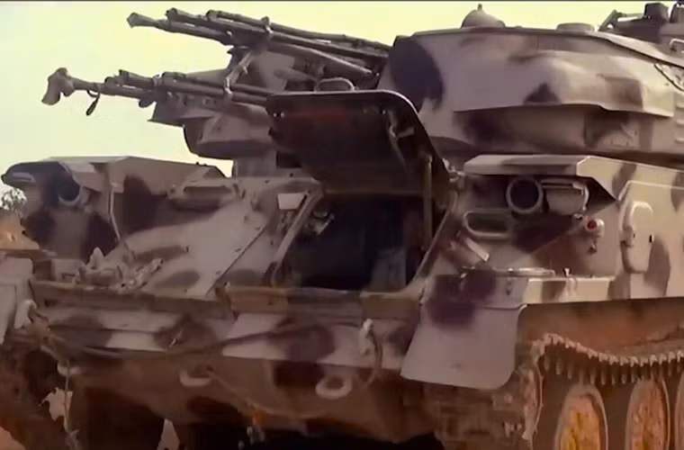 Pháo phòng không tự hành ZSU-23-4 có trong trang bị FSA có thể dùng để diệt mục tiêu mặt đất như xe bọc thép, bộ binh tập trung, bắn phá công sự và đặc biệt có thể gây nguy hiểm đáng kể tới máy bay phản lực chiến đấu.