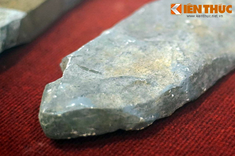 Tháng 6/1950, các thanh đá được đưa về Paris để giáo sư âm nhạc André Schaeffner nghiên cứu. Kết quả nghiên cứu công bố tháng 7/1951 khẳng định bộ đàn đá tìm thấy ở Việt Nam "nó không giống bất cứ một nhạc cụ bằng đá nào mà khoa học đã biết".