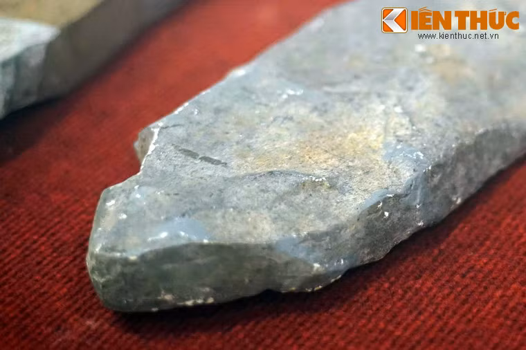 Tháng 6/1950, các thanh đá được đưa về Paris để giáo sư âm nhạc André Schaeffner nghiên cứu. Kết quả nghiên cứu công bố tháng 7/1951 khẳng định bộ đàn đá tìm thấy ở Việt Nam "nó không giống bất cứ một nhạc cụ bằng đá nào mà khoa học đã biết".