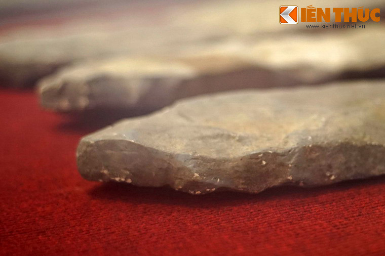 Theo các nhà nghiên cứu, đàn đá - được các dân tộc ở Tây Nguyên gọi là goòng lú (nghĩa là "đá kêu như tiếng cồng") - không chỉ là một nhạc cụ gõ cổ nhất của Việt Nam mà còn là một trong những loại nhạc cụ cổ sơ nhất của loài người.