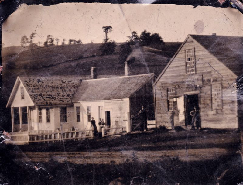 Ngôi nhà lớn trên đồng cỏ, khoảng những năm 1870. Ảnh: Leigh McKinnon Flickr.