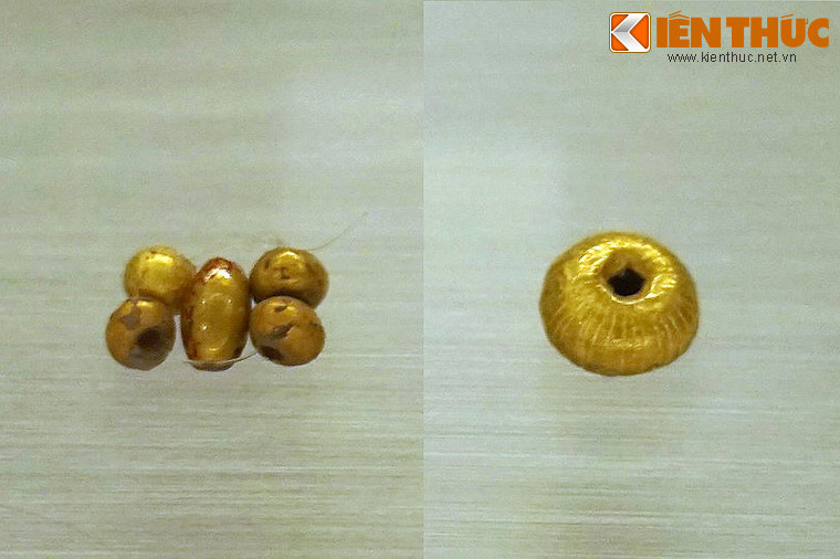 Cận cảnh đồ trang sức bằng vàng của văn hóa Đồng Nai. Theo đánh giá của các nhà nghiên cứu, truyền thống văn hóa Đồng Nai kết hợp với các yếu tố văn hóa ngoại sinh đã trở thành các thành tố quan trọng để hình thành nên nền văn hóa Óc Eo nổi tiếng.