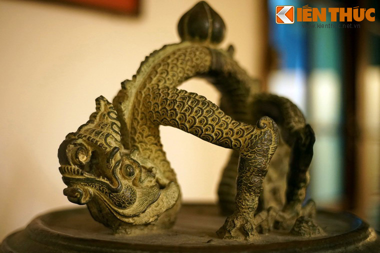 Xung quanh chuông Vân Bản có nhiều câu chuyện nửa hư nửa thực được lưu truyền, khiến quả chuông này được coi là một trong những quả chuông kỳ lạ nhất Việt Nam.