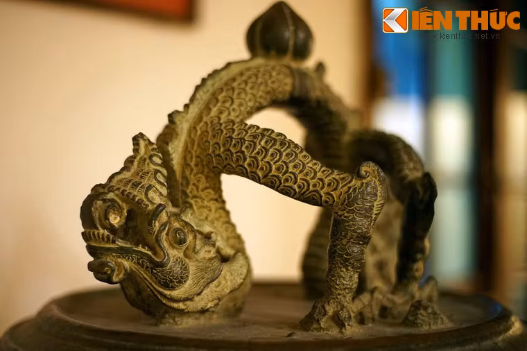 Xung quanh chuông Vân Bản có nhiều câu chuyện nửa hư nửa thực được lưu truyền, khiến quả chuông này được coi là một trong những quả chuông kỳ lạ nhất Việt Nam.