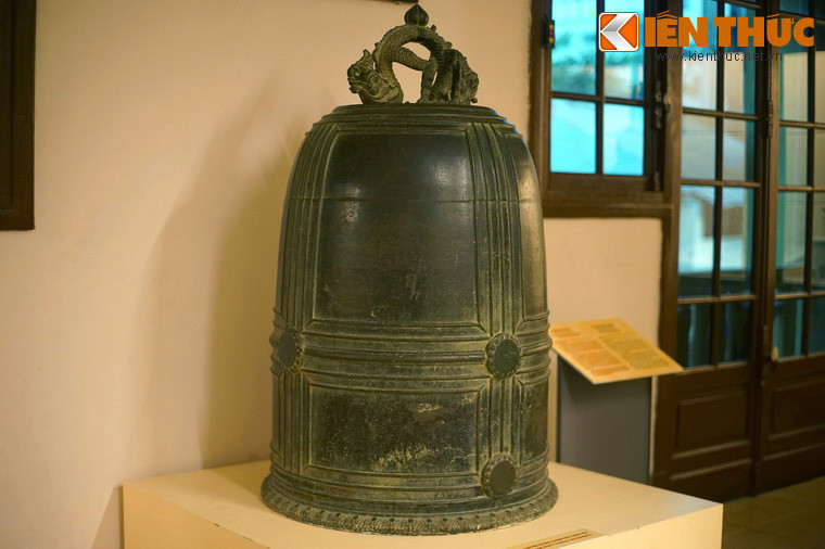 Trên thân chuông Vân Bản không khắc niên đại. Theo nghiên cứu của các nhà sử học, chuông được đúc trong thời Trần (thế kỷ 13), là một trong ba quả chuông cổ nhất Việt Nam trong thời điểm hiện tại.