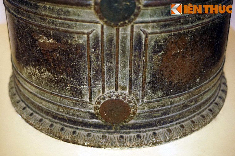 Vài trăm năm sau, do một trận bão lớn, chùa bị đổ sập, chuông lại bị lăn xuống biển ở chân núi Tháp. Đến thời Lê, chùa Vân Bản được dân chúng dựng lại ở ven núi. Người dân Đồ Sơn lại tìm được quả chuông, đem về treo ở chùa.