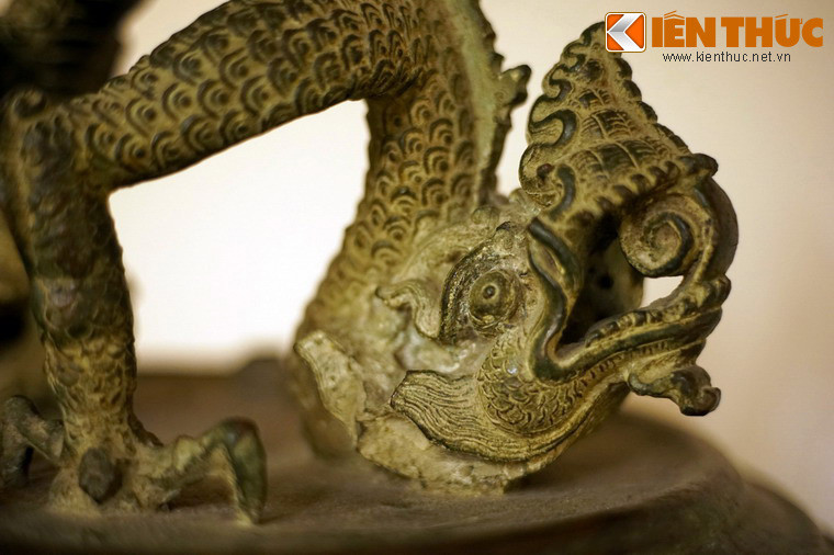 Điều đặc biệt là chuông bị chìm dưới biển hàng thế kỷ nhưng không hề bị nước mặn ăn mòn, làm hư hại. Có người lý giải rằng, chuông bền như vậy vì được đúc với một tỷ lệ vàng rất cao.