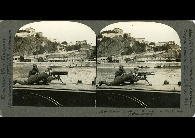 Thủy quân lục chiến Mỹ bảo vệ khu vực bờ sông Rhine ở Koblenz, Đức. Ảnh: Library of Virginia.