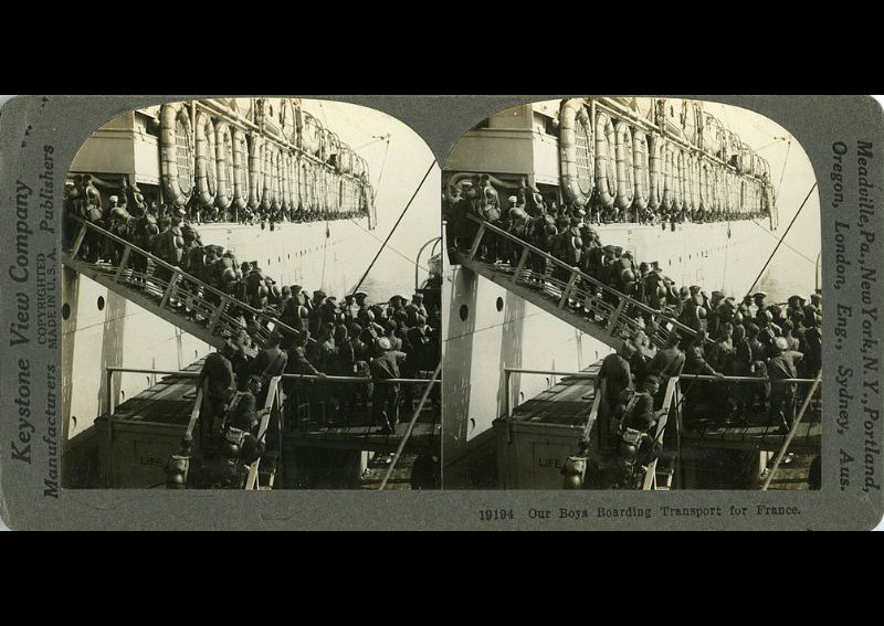Lính Mỹ lên chuyến tàu tới Pháp để tham gia Thế chiến I. Ảnh: Library of Virginia.