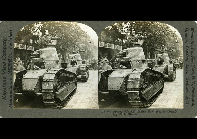 Xe tăng của quân Pháp diễu hành trên đường phố Paris khi cuộc chiến kết thúc. Ảnh: Library of Virginia.