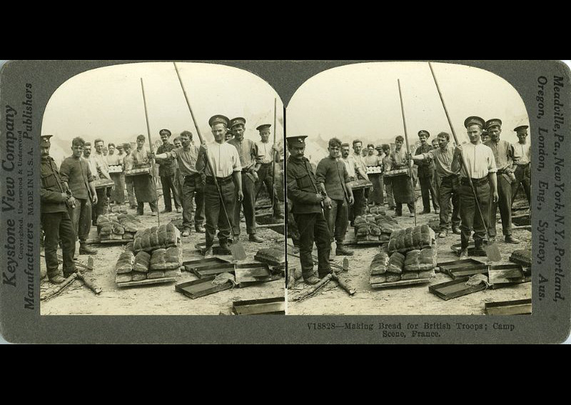 Lô bánh mỳ mới xuất xưởng dành cho quân anh trên chiến trường Pháp. Ảnh: Library of Virginia.