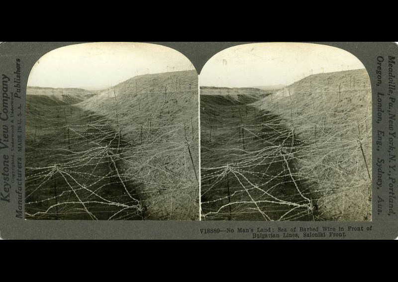 Dây thép gai dày đặc ở phòng tuyến Saloniki, Bungaria. Ảnh: Library of Virginia.