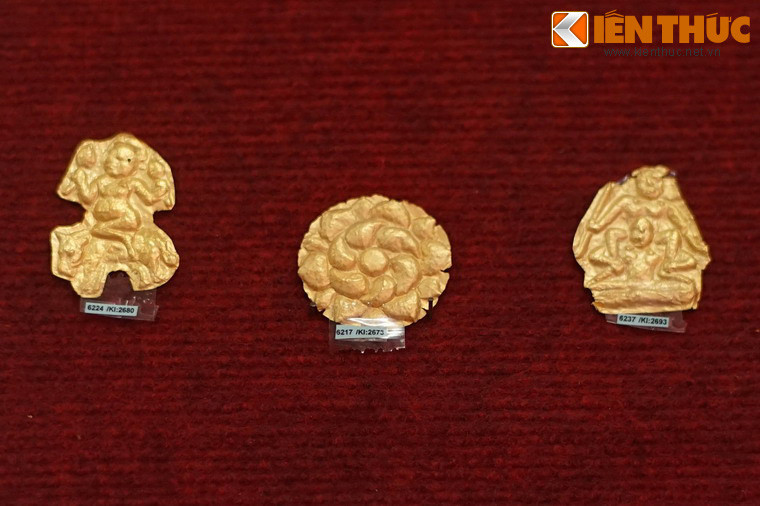 Hiện vật bằng vàng được chế tác bằng kỹ thuật dập nổi, phát hiện tại gof 1A khu di tích Cát Tiên, niên đại thế kỷ 8-10. Di tích Cát Tiên còn gọi là thánh địa Cát Tiên, là quần thể di chỉ được phát hiện từ năm 1985, thuộc địa phận xã Quảng Ngãi và xã Đức Phổ, huyện Cát Tiên, tỉnh Lâm Đồng.