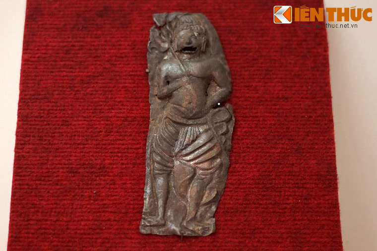 Phù điêu thần Shiva bằng bạc, phát hiện năm 1985 tại hố thám sát trung tâm khu di tích Cát Tiên, niên đại thế kỷ 8-10.