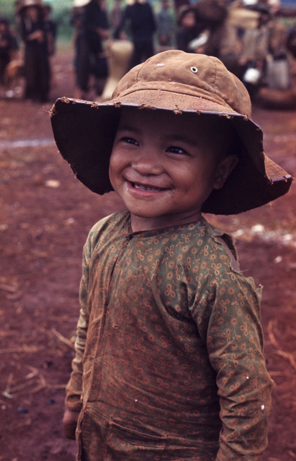 Chân dung một chú bé ở đồn điền Đất Đỏ. Ảnh: Jean-Claude Sauer.