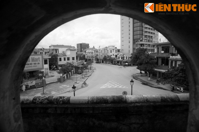 Ngày nay, nếu có dịp đi qua thành phố Đồng Hới, du khách không nên bỏ lỡ cơ hội ghé thăm Quảng Bình Quan, một chứng tích lịch sử đã ghi dấu nhiều sự kiện quan trọng của mảnh đất miền Trung.