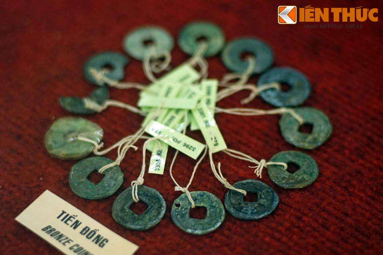 Các mẫu tiền xu thu thập được ở mộ táng Đại Làng.