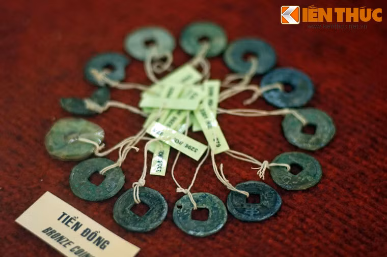 Các mẫu tiền xu thu thập được ở mộ táng Đại Làng.