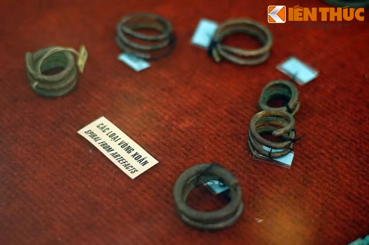 Các loại vòng xoắn dùng làm đồ trang sức.