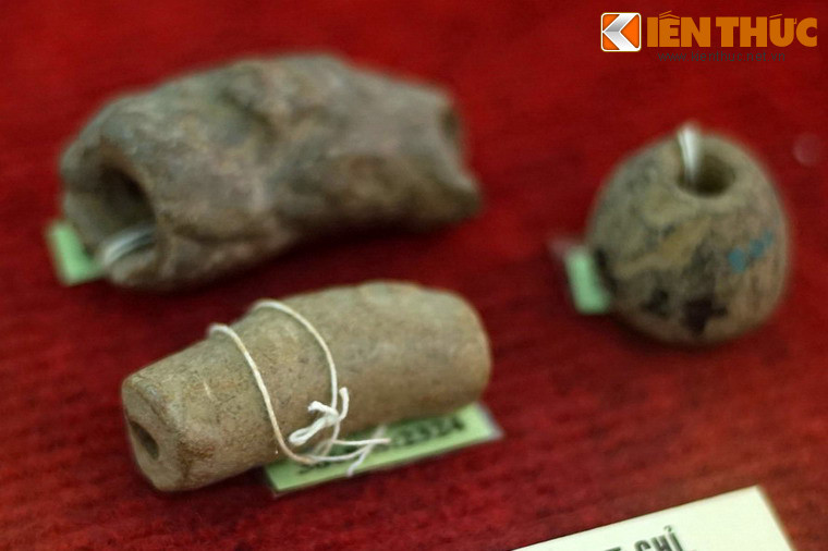 Theo các giám định, khung niên đại của di chỉ sớm nhất vào khoảng thế kỷ 11-13 và muộn nhất vào thế kỷ 16-17. Ảnh: Dọi xe chỉ bằng gốm ở di chỉ Đại Làng.