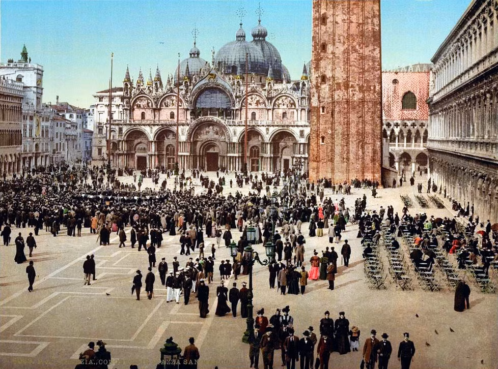 Buổi hòa nhạc ở quảng trường St. Mark, thành phố Venice những năm 1890. Ảnh: Vintag.