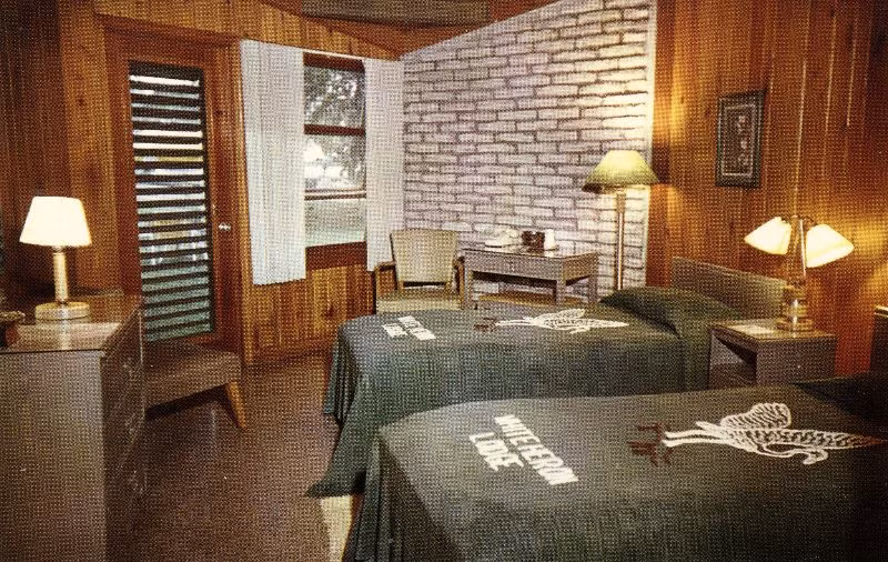 Khách sạn White Heron trên đại lộ Federal, thành phố Homestead, bang Florida. Ảnh: Vintag.