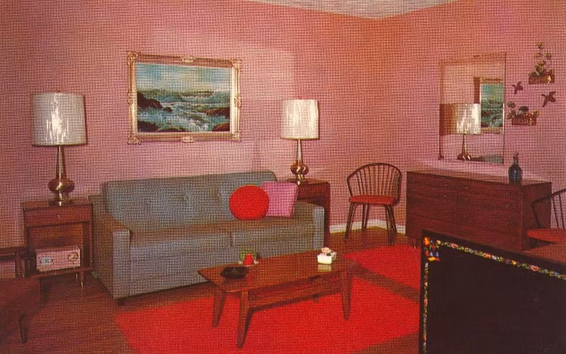 Nhà nghỉ Country Surrey bên hồ Gouldsboro, thị trấn Gouldsboro, bang Pennsylvania. Ảnh: Vintag.