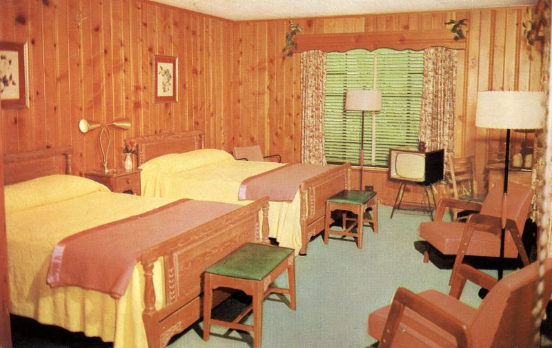 Nội thất gỗ sang trọng ở khách sạn Merry El, thành phố Columbus, bang Georgia. Ảnh: Vintag.