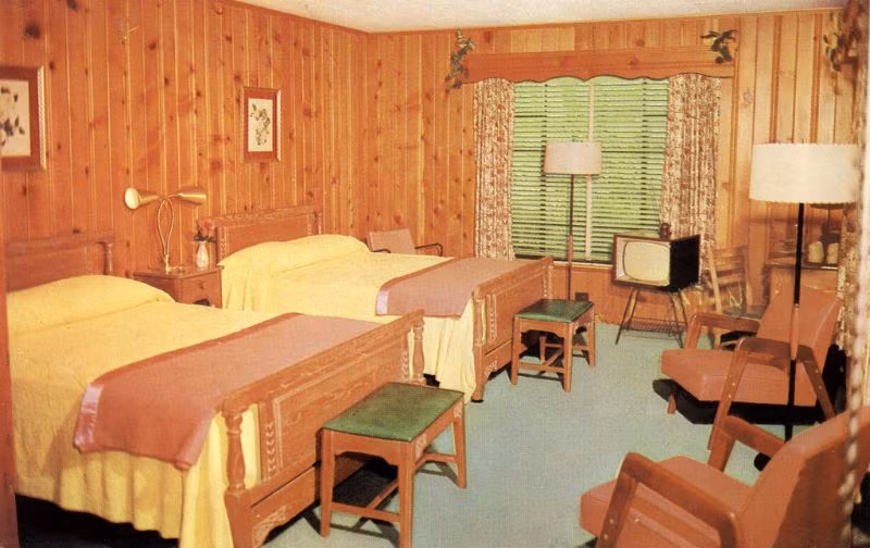 Nội thất gỗ sang trọng ở khách sạn Merry El, thành phố Columbus, bang Georgia. Ảnh: Vintag.